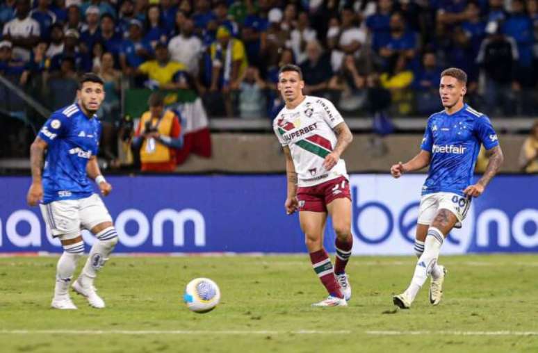 Calegari em ação pelo Fluminense diante do Cruzeiro –