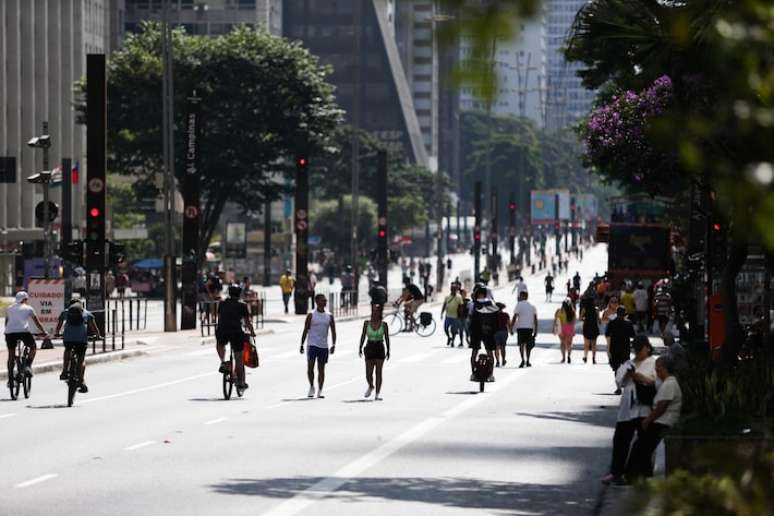 Dia de forte calor registrado na cidade de São Paulo. Na foto, imagem da Avenida Paulista.