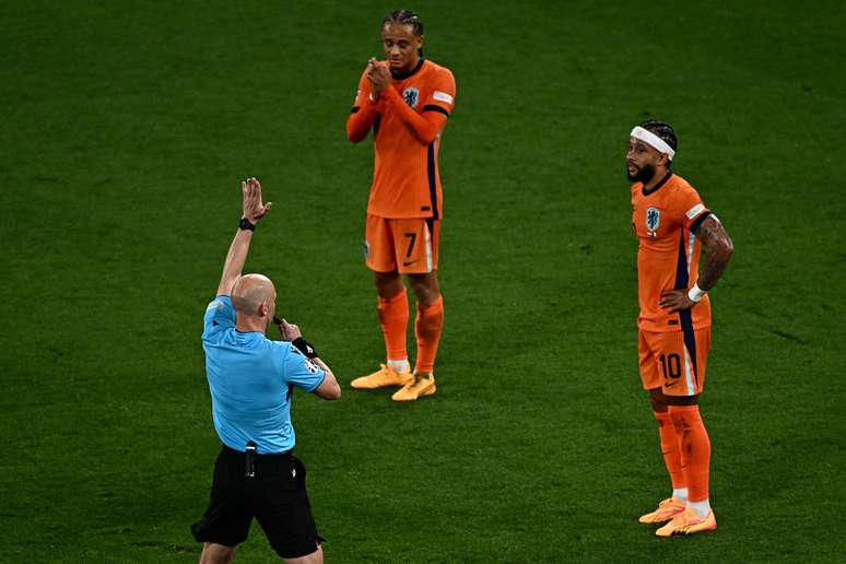did you do it right?  The former referee analyzes the controversy over the Netherlands’ disallowed goal against France