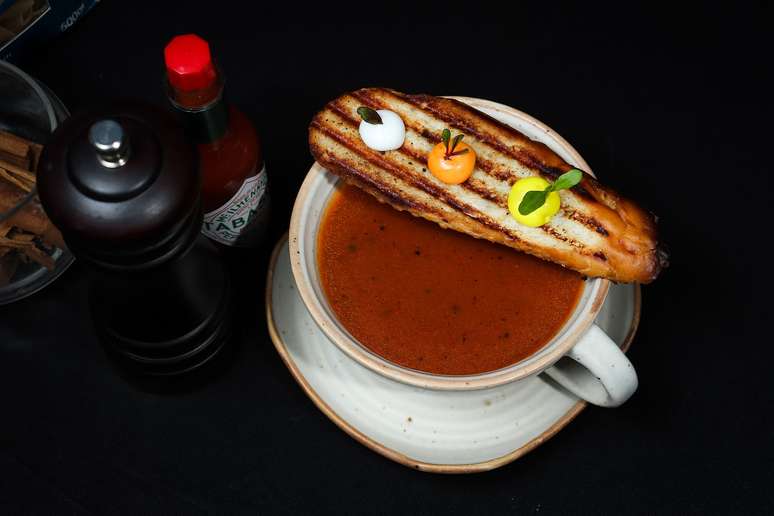 Gaspacho é uma das receitas que podem ser feitas com um mixer