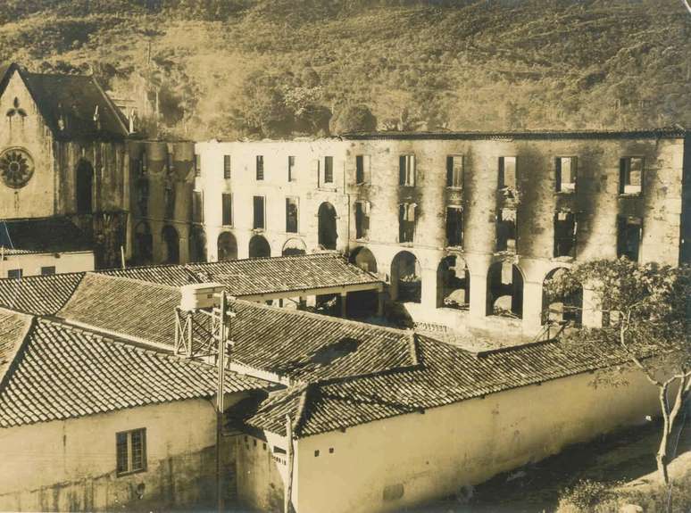 Caraça após incêndio, em 1968 