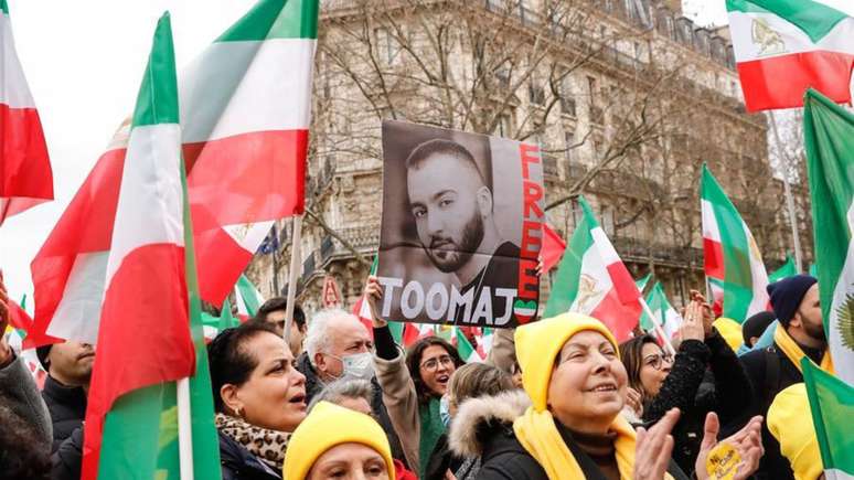 Manifestantes pedem a soltura de Toomal