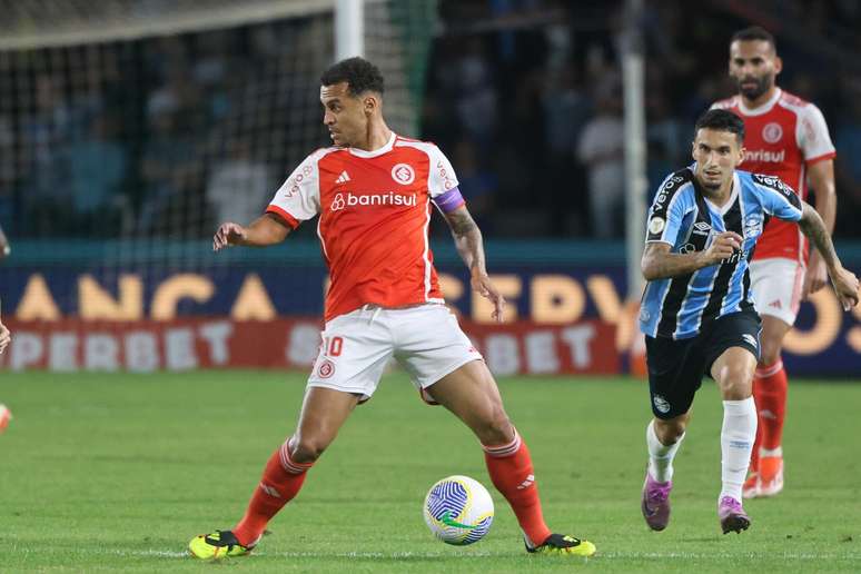 Grenal foi bastante disputado no Couto Pereira 