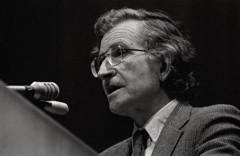 Para Caleb Everett, alguns modelos linguísticos clássicos, como os de Noam Chomsky (foto), estão sendo superados por novas pesquisas