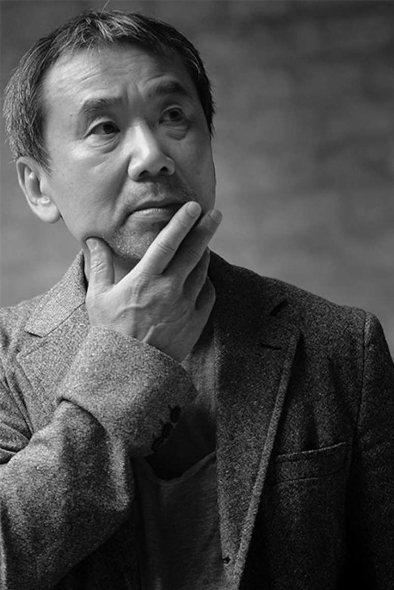 O escritor japonês Haruki Murakami, um dos principais nomes da literatura contemporânea, em foto publicada no site da editora Companhia das Letras