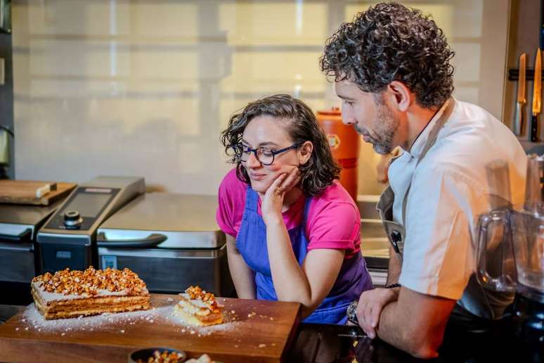 Calu Molena, da Mil Confeitaria, e Rodrigo Oliveira, do Mocotó, co-criaram o mil folhas de pipoca