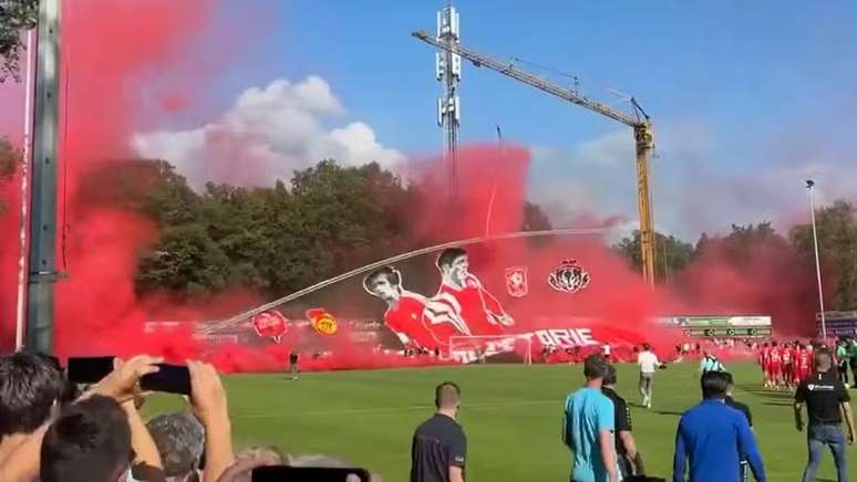 Invasão de campo para chegar até Ronaldo corre mal muito mal após o  Geórgia-Portugal!