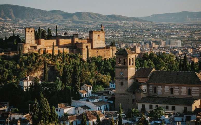 Estrutura da Alhambra ocupa 14 hectares na cidade andaluza