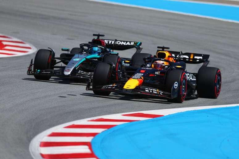 Max Verstappen ultrapassou George Russell pela liderança do GP da Espanha de F1 2024 