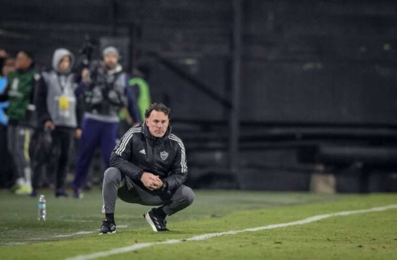 Gabriel Milito em momento turbulento no Galo