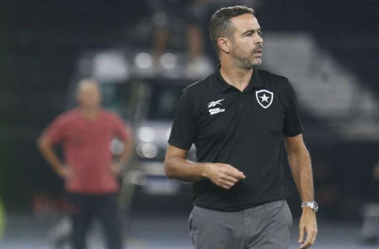 Artur Jorge vê jogo ruim do Botafogo contra o Criciúma