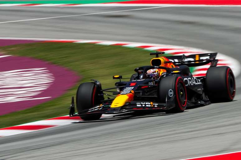 Verstappen vence o GP da Espanha, mas sem facilidade
