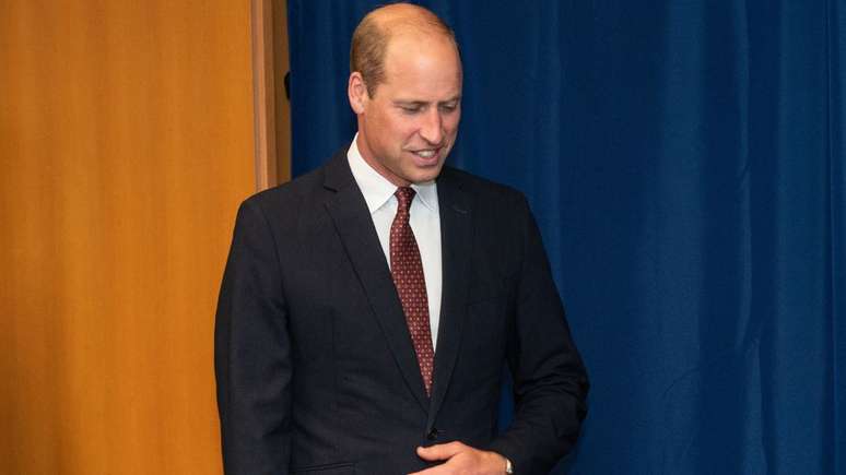 Qual é a altura real do Príncipe William? Nós descobrimos