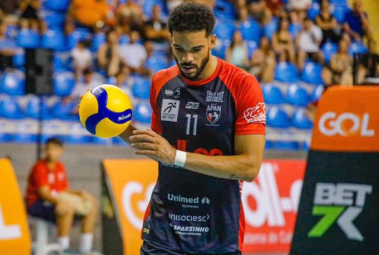 Wennder em quadra por Blumenau na última Superliga masculina 