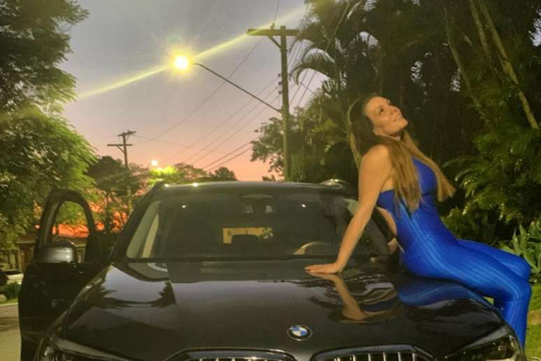 Simony ganhou um BMW X5 de admirador secreto