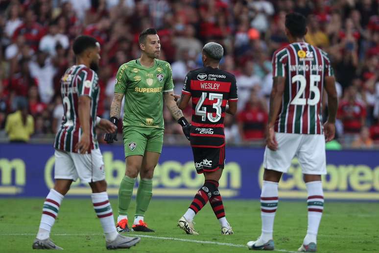 Fluminense em sua quarta derrota seguida, dessa vez contra o Flamengo. -