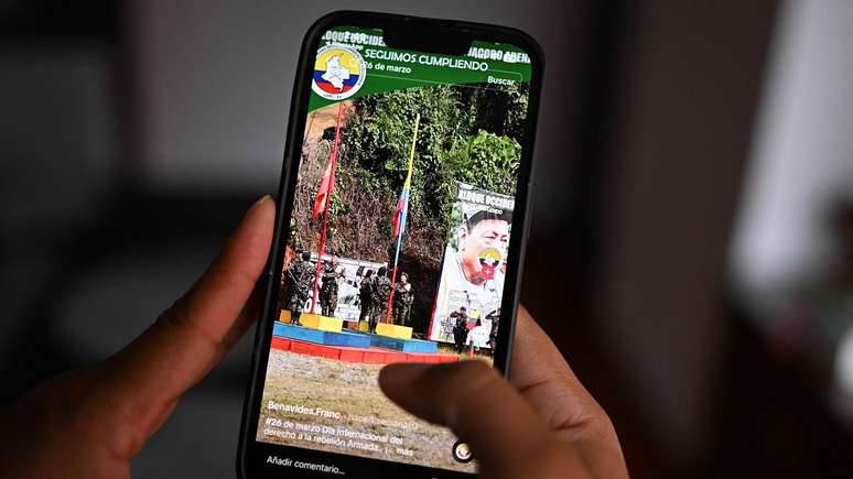 Contas que promovem grupos armados dissidentes na Colômbia são eventualmente banidas pela plataforma, mas novos conteúdos surgem constantemente