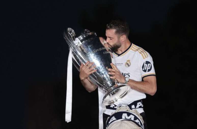 Nacho Fernandez celebra conquista da 15ª Champions do Real Madrid após vitória sobre o Borussia Dortmund –