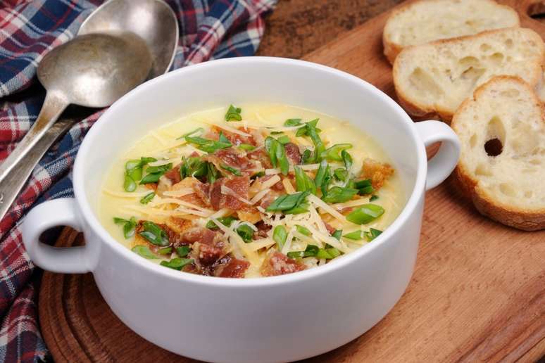 Caldo de mandioca com bacon 