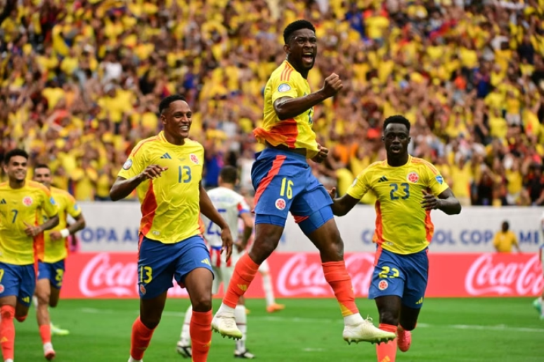 Colômbia comemora um de seus gols na partida. 