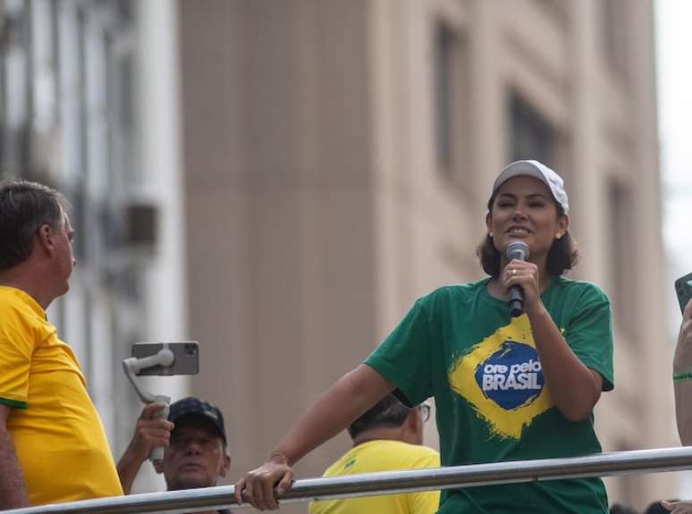 Michelle Bolsonaro em palanque no ato pró-Jair Bolsonaro da Avenida Paulista, em São Paulo (SP), em 25 de fevereiro de 2024