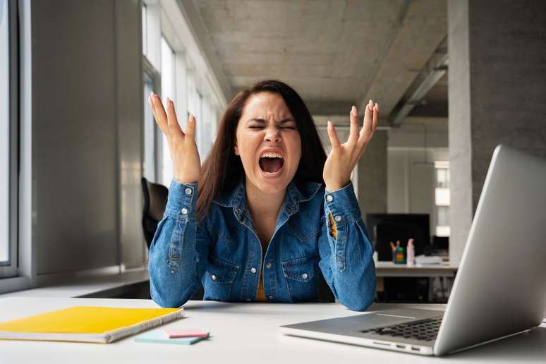 Controlar a raiva no trabalho pode ser difícil, mas requer atenção à saúde mental