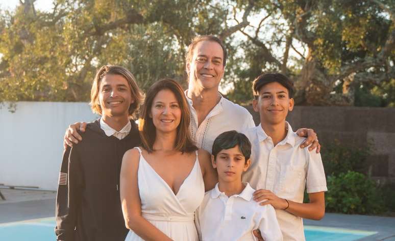 Marcelo Anthony, his wife and three of their five children