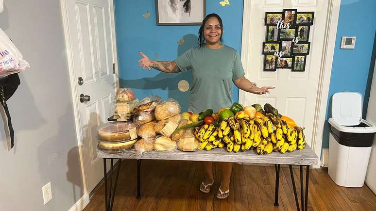 Brasileira se alimenta com coisas descartadas por supermercados