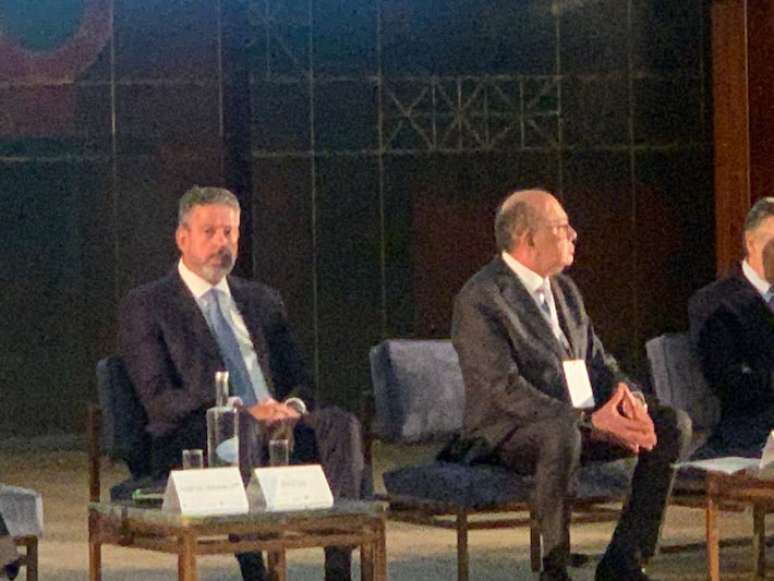 Presidente da Câmara, Arthur Lira, e o ministro Gilmar Mendes, em seminário em Lisboa