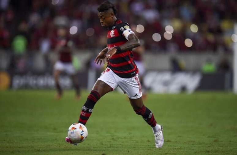 BH em campo pelo Flamengo –