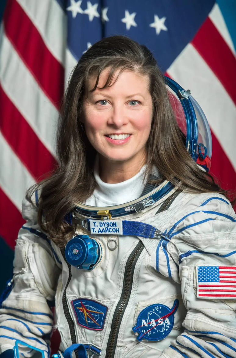 Vazamento de água do sistema de resfriamento do traje espacial da astronauta Tracy Dyson, da NASA, cancela spacewalk (Imagem: NASA/Andrey Shelepin)