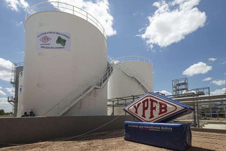 A Bolívia passou de exportar hidrocarbonetos a importá-los. A empresa estatal YPFB afirmou que resolverá a situação com projetos de exploração.