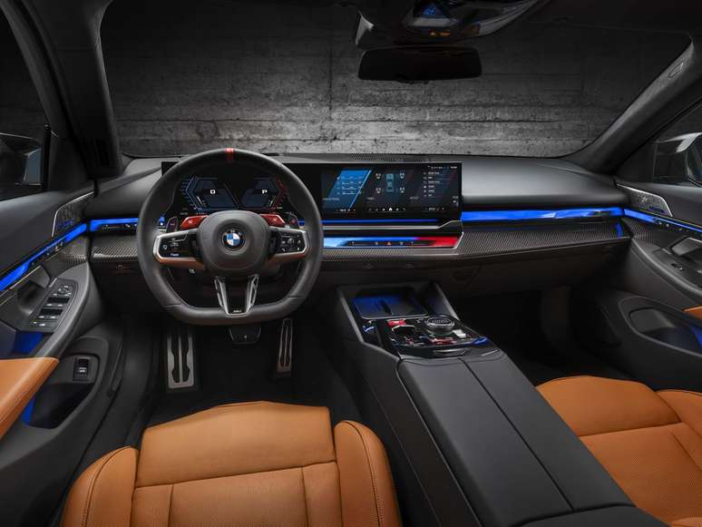 Cabine do BMW M5 híbrido é recheada de luxo e tecnologia (Imagem: Divulgação/BMW)