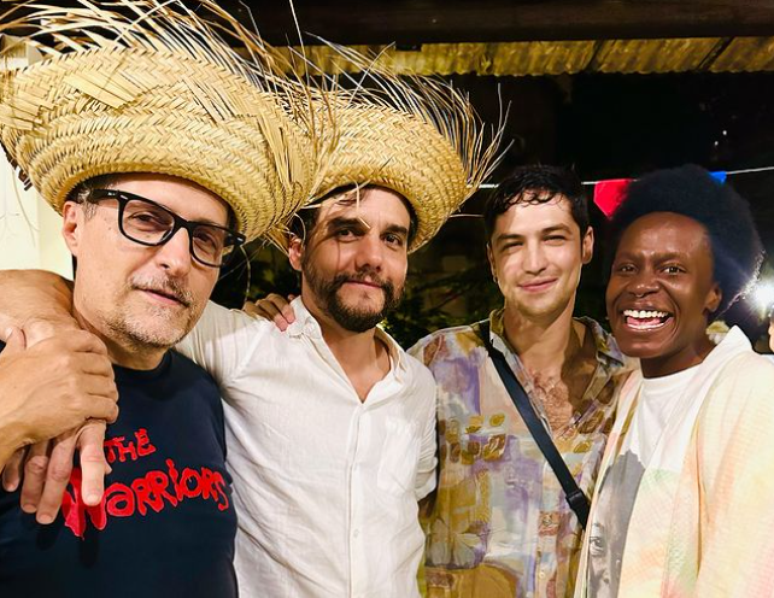 Kleber Mendonça Filho, Wagner Moura, Gabriel Leone e Isabél ZUAA celebram em festa junina 