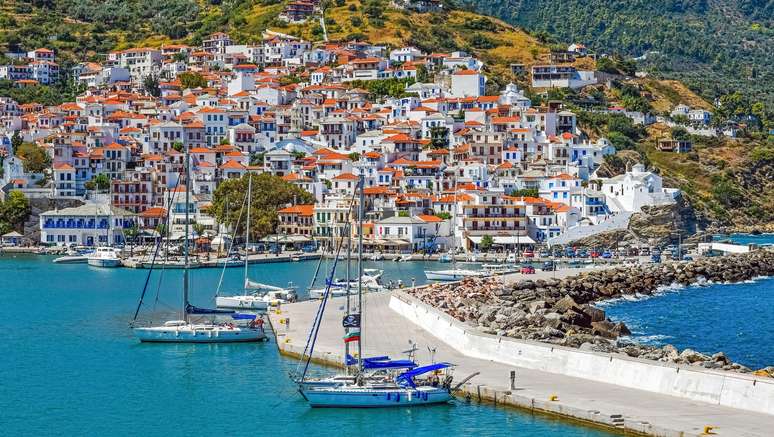 Menos de cinco mil pessoas vivem em Skopelos, a ilha escolhida como locação para o musical com Meryl Streep