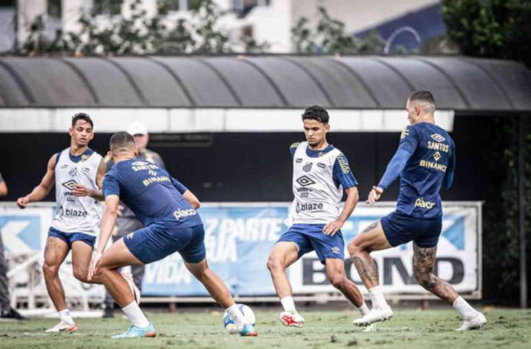 Santos treinou nesta sexta-feira como preparação para o duelo contra a Chapecoense – Raul Baretta/ Santos FC