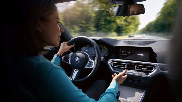 BMW conseguiu liberação para vender carros que "se dirigem sozinhos" (Imagem: Divulgação/BMW)