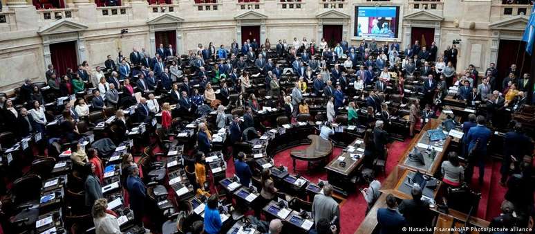 Deputados argentinos reunidos durante a votação do projeto na Câmara