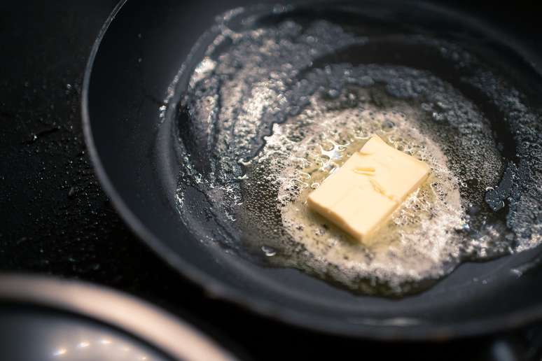 Você já usou manteiga e farinha de trigo como espessante para a comida?