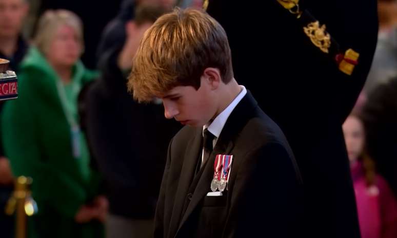 O jovem nobre no funeral da avó, a rainha Elizabeth II: figura discreta no meio dos parentes mais famosos