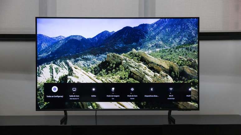 Samsung Q60D é uma boa opção de TV custo-benefício (Imagem: Ivo Meneghel Junior/Canaltech)