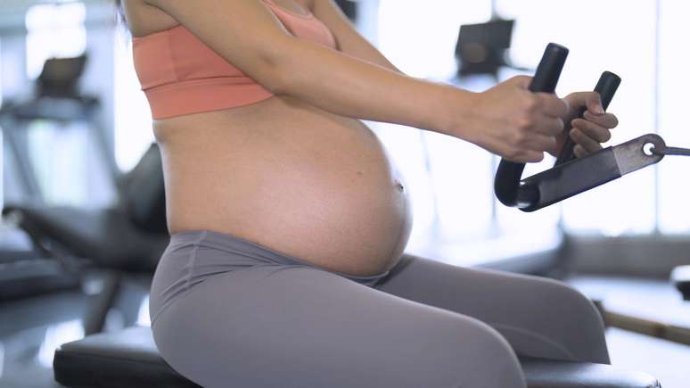 Exercício físico na gravidez é importante para controlar o ganho de peso durante a gestação