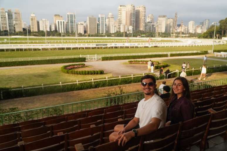 Alexandre Nogueira e Thalita Hatsue foram pela primeira vez ao Jockey Club de São Paulo neste sábado, 29.