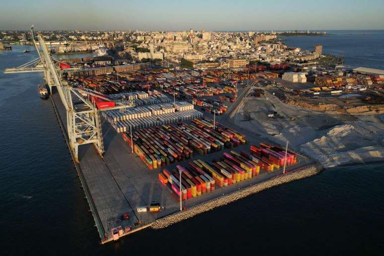 O porto de Montevidéu é caro para os importadores em comparação com o que se paga em outros países, diz o economista Sebastián Fleitas