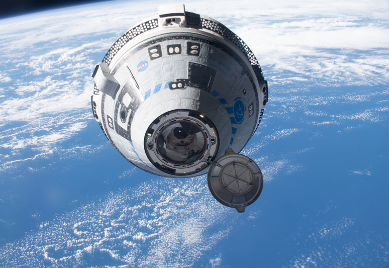 A nave Starliner ainda não está pronta para trazer os astronautas de volta à Terra (Imagem: Bob Hines/NASA)
