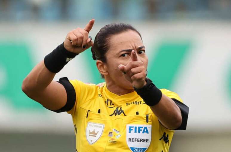 Edina Alves vai apitar jogo da Copa América com assistência de duas mulheres