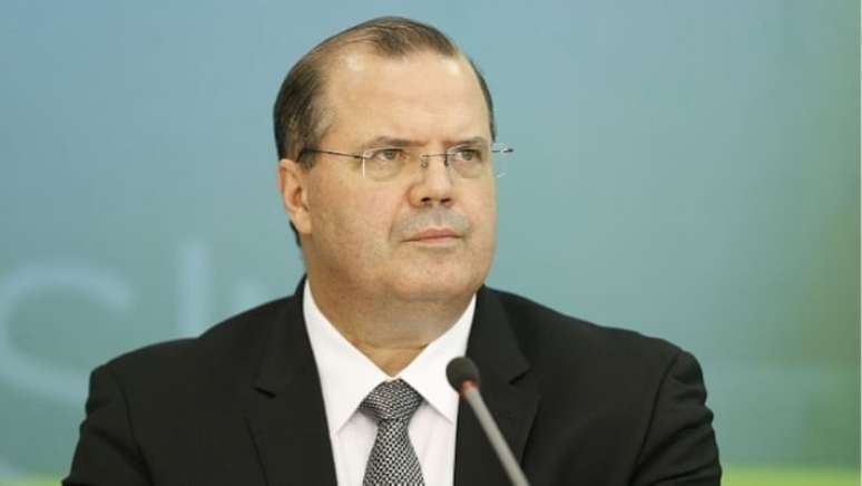 Alexandre Tombini, ex-presidente do Banco Central do Brasil e hoje no BIS, defende corte de gastos e reformas