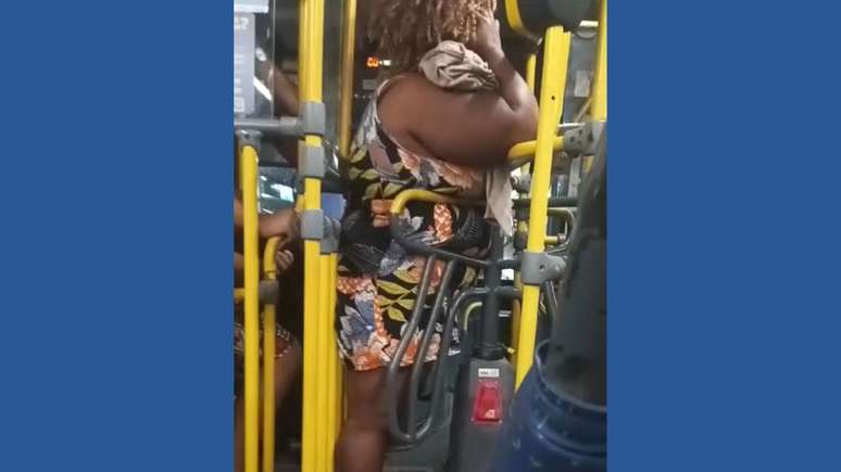 Mulher fica presa por 2h na roleta do ônibus em Cabo Frio