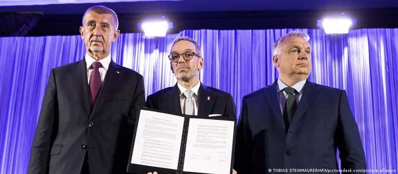 Ex-premiê tcheco Andrej Babis, o chefe do partido austríaco FPÖ, Herbert Kickl, e o premiê húngaro Viktor Orban anunciaram em coletiva de imprensa criação da bancada europeia "Patriotas pela Europa"