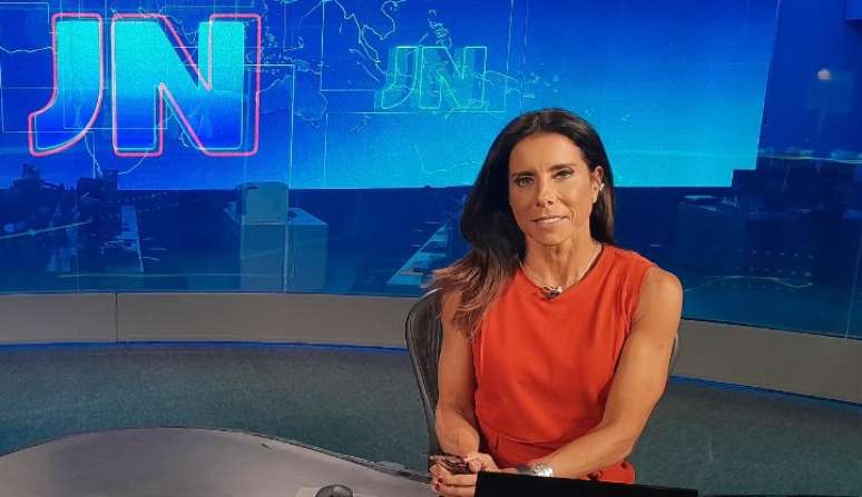 Mônica Teixeira no 'Jornal Nacional' de sábado (29 de junho): a jornalista agora transita entre Globo e GloboNews